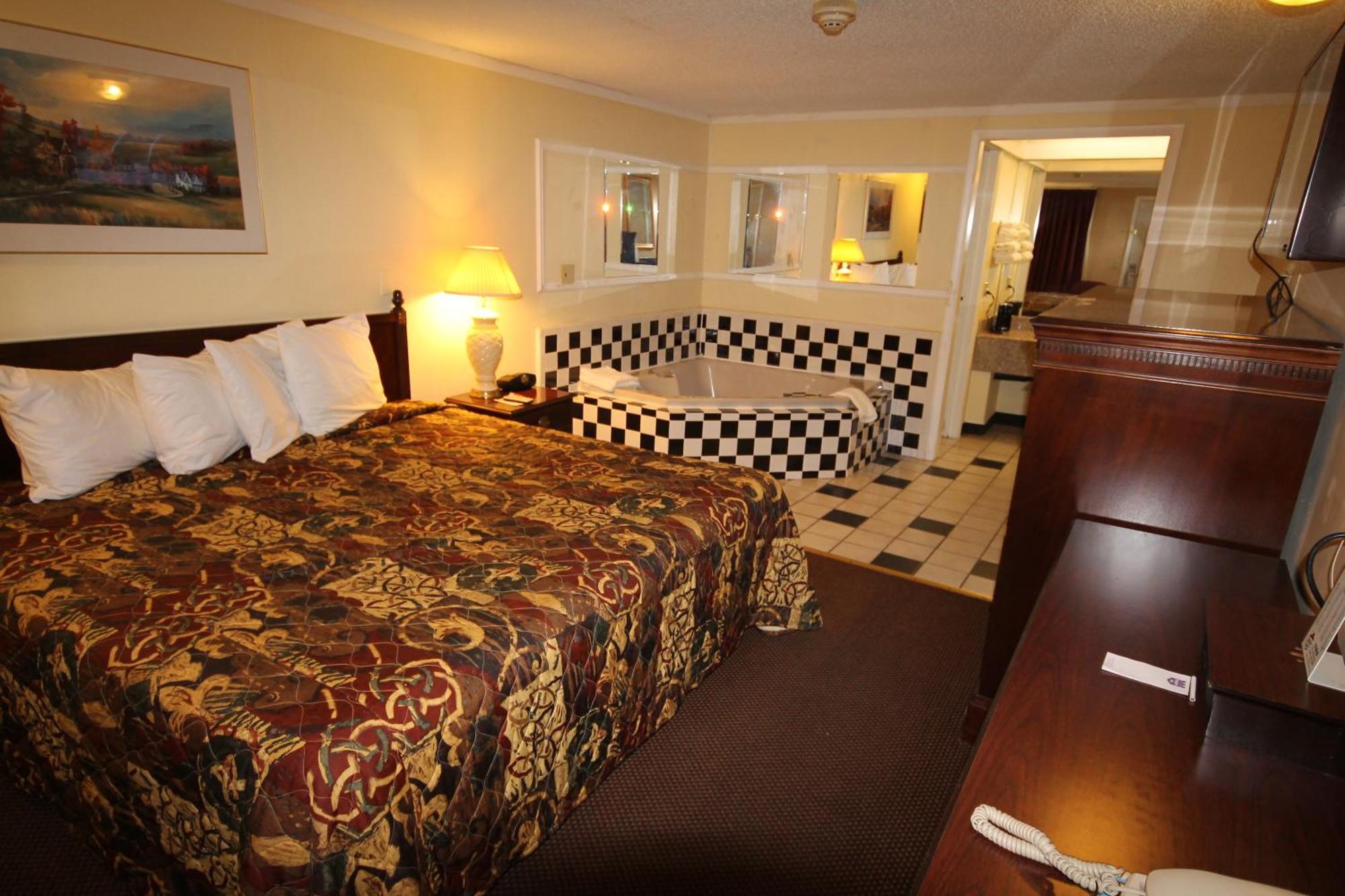 Rodeway Inn & Suites Saginaw Ruang foto