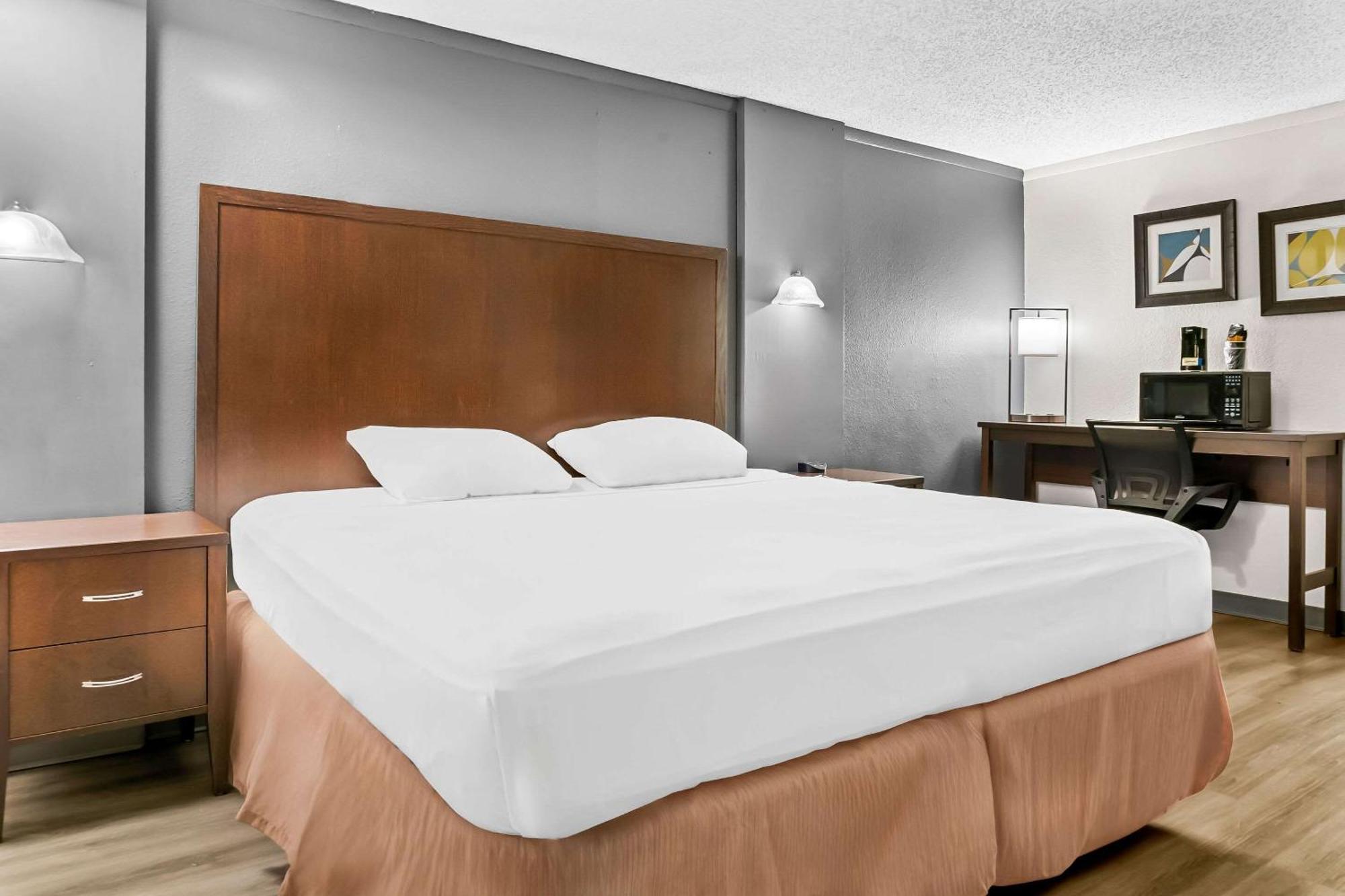 Rodeway Inn & Suites Saginaw Bagian luar foto