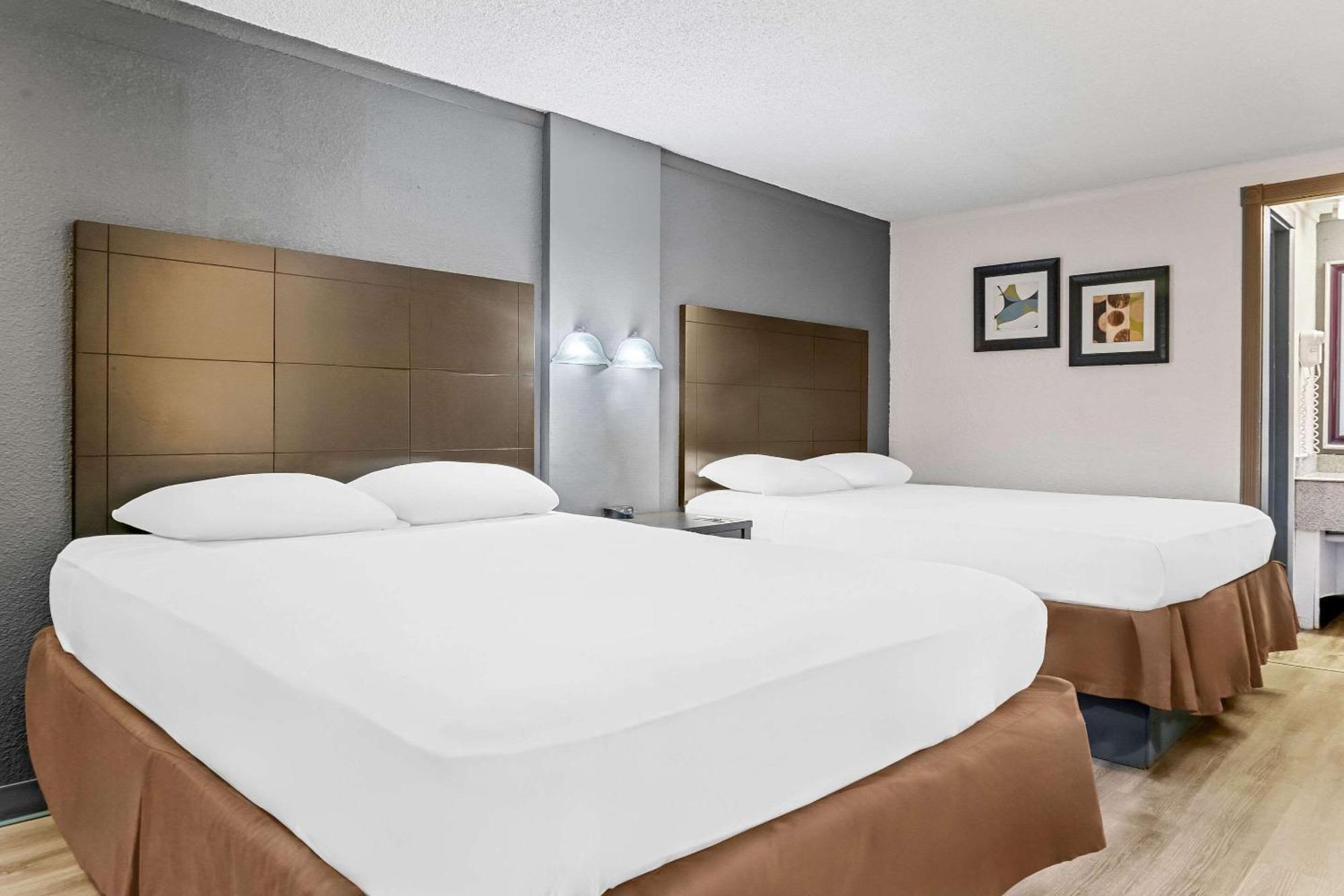 Rodeway Inn & Suites Saginaw Bagian luar foto
