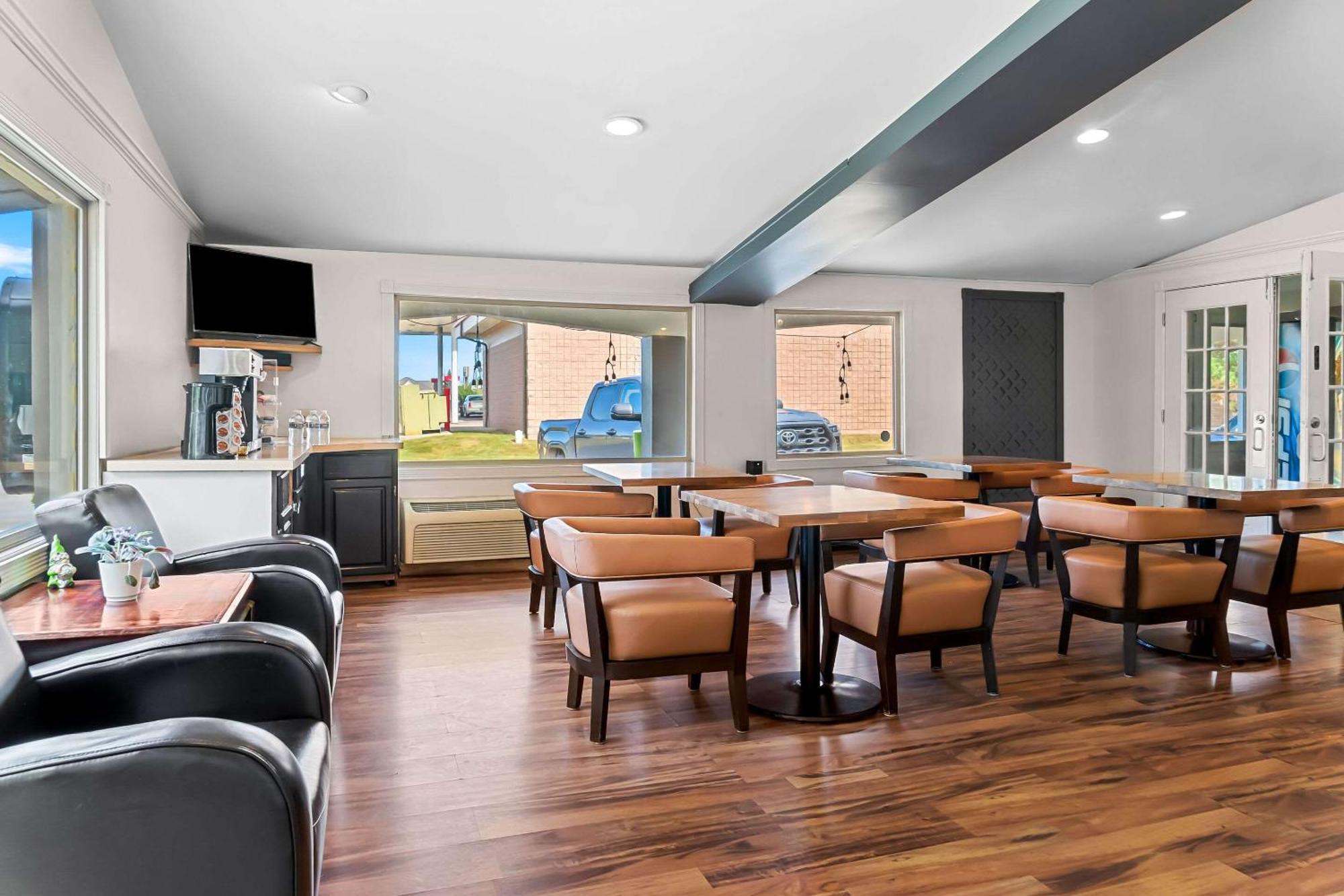 Rodeway Inn & Suites Saginaw Bagian luar foto
