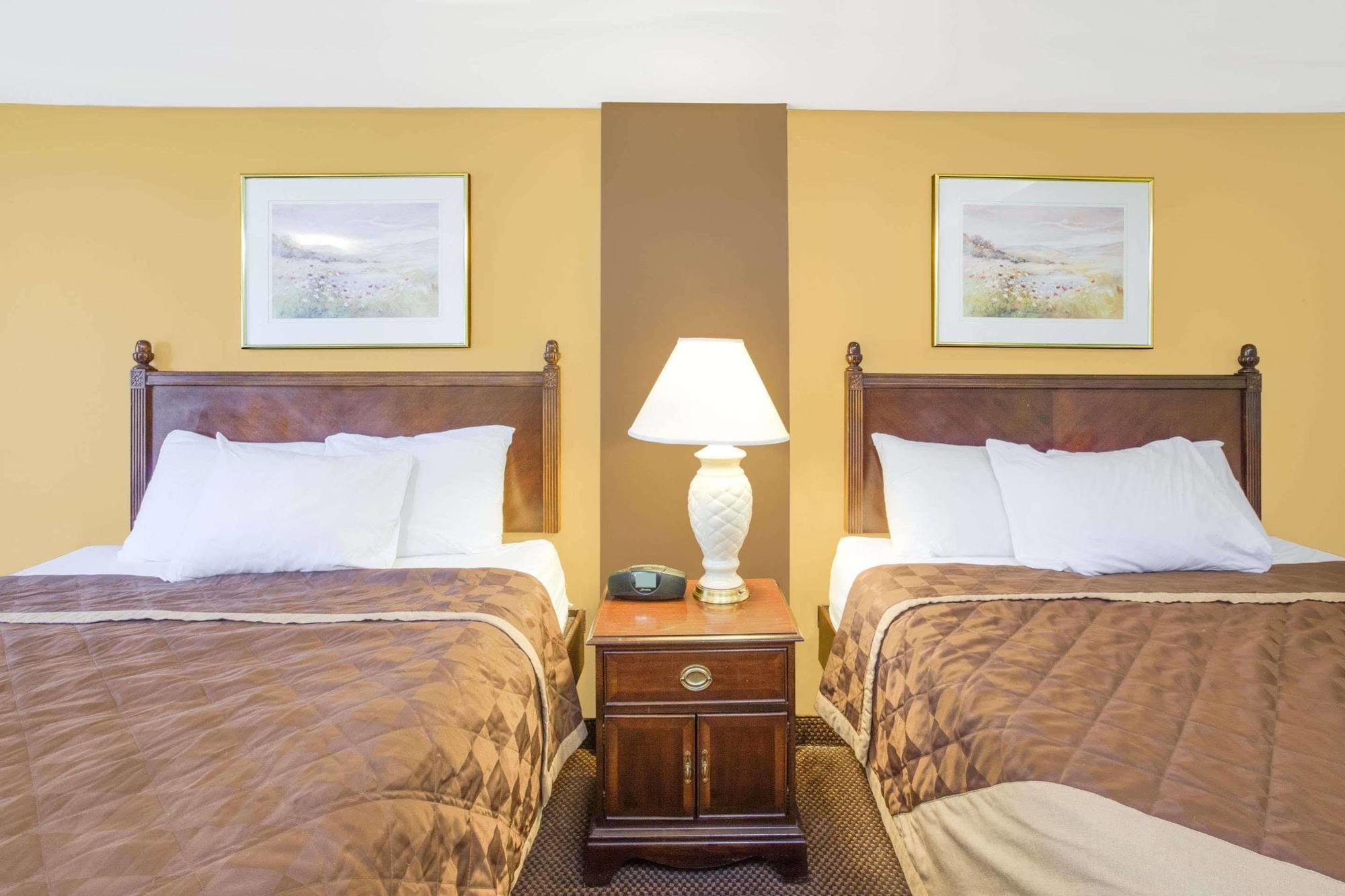 Rodeway Inn & Suites Saginaw Bagian luar foto
