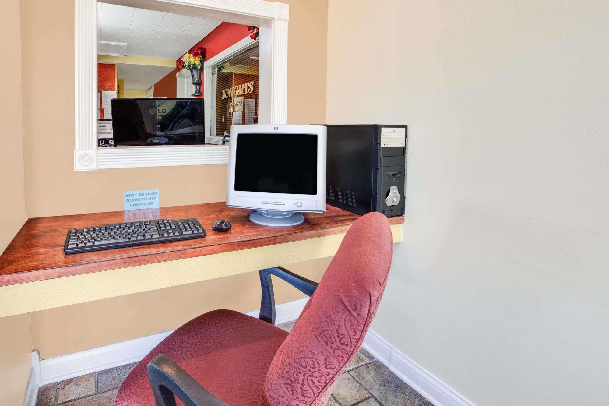 Rodeway Inn & Suites Saginaw Bagian luar foto